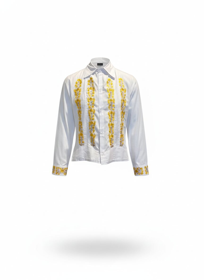 Camisa para caballero con bordado artesanal elaborado por las maestras artesanas de San Antonino Castillo Velasco