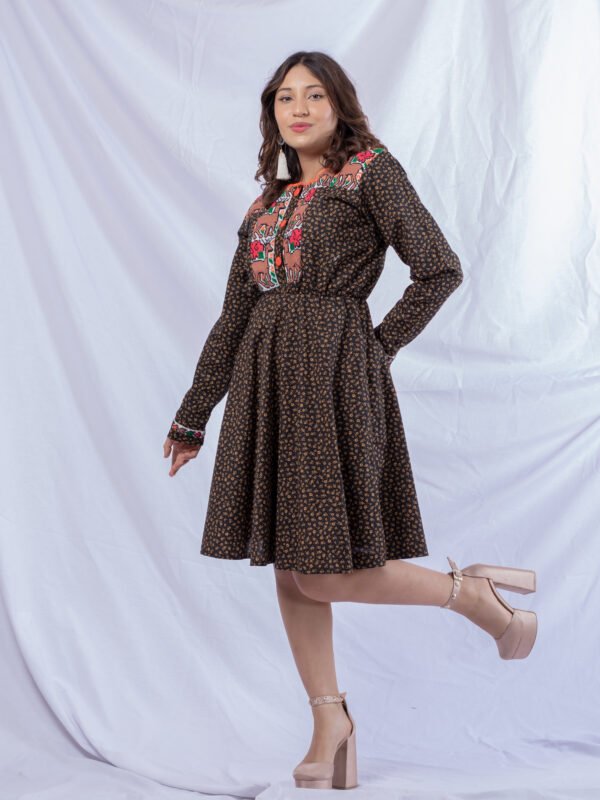 Vestido casual con bordado artesanal del coatlán