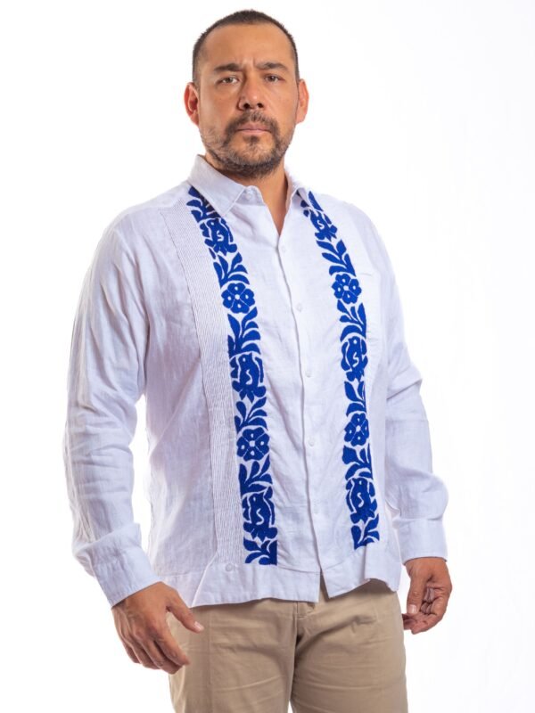 Guayabera presidencial artesanal 100% lino Jalapa bordada a mano.