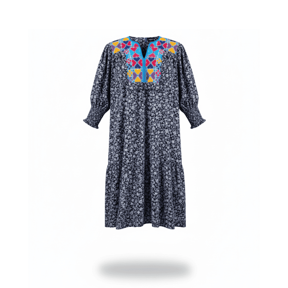 Vestido largo casual plus size en algodón estampado con pechera bordada en punto de cruz por artesanas de San Vicente Coatlán Oaxaca