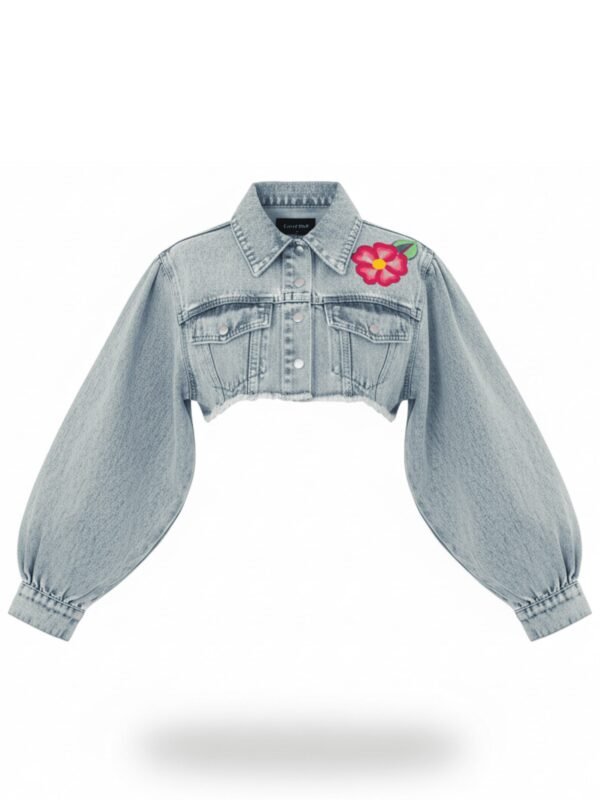 Chamarra de mezclilla para mujer con bordado artesanal del istmo