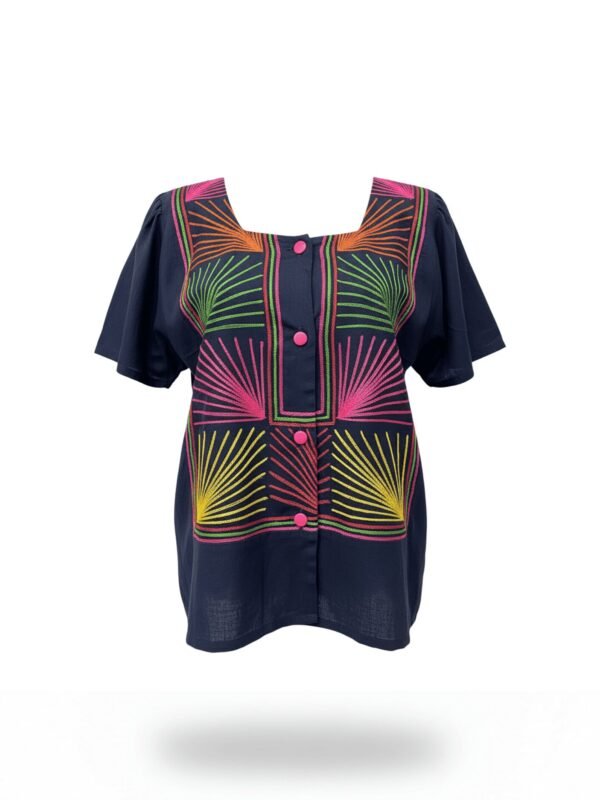 Blusa casual con bordado de cadenilla hecho por artesanas del Istmo de Tehuantepec