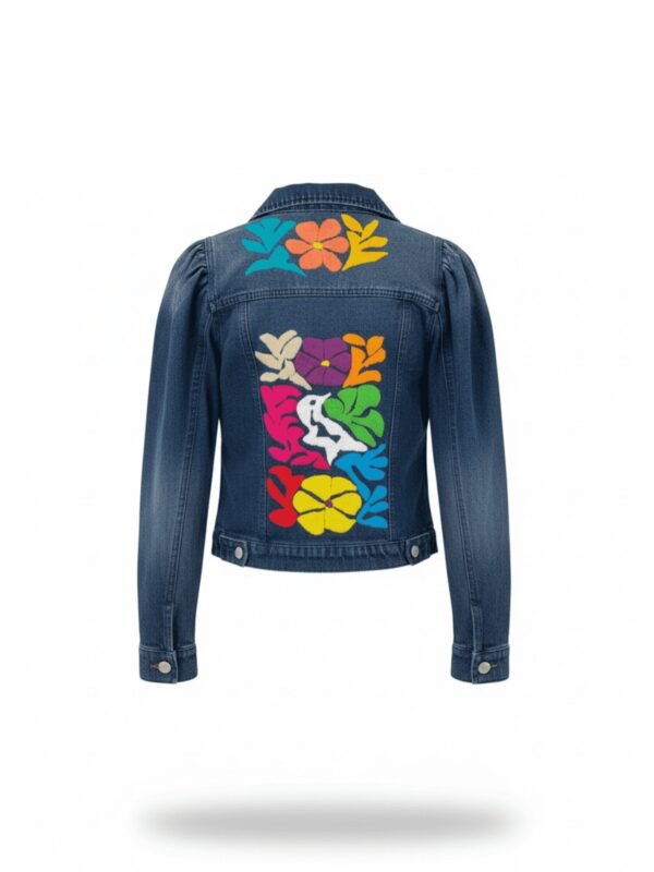 Chamarra de mujer de mezclilla con bordado de Jalapa de Díaz artesanal