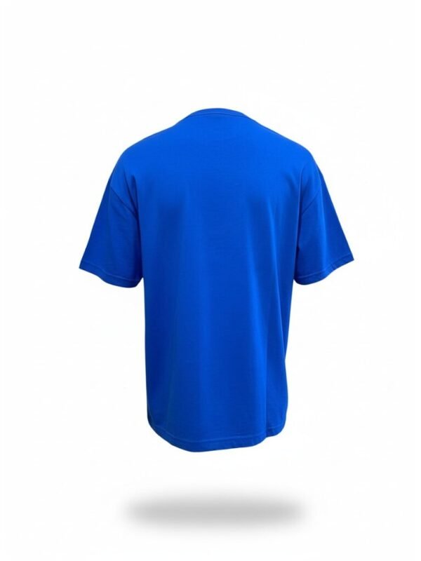 Playera cuello redondo azul rey para hombre con bordado artesanal de flores plateadas de San Antonino Castillo Velasco