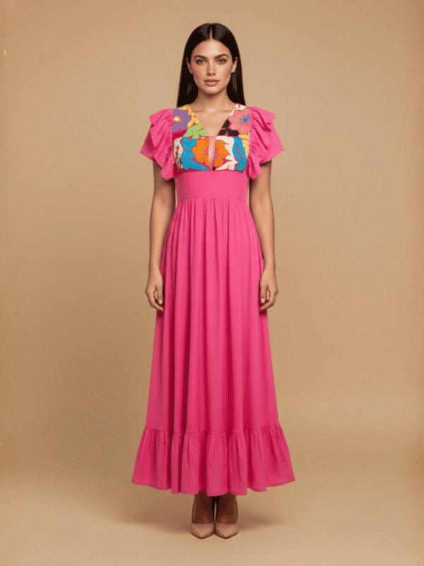 Vestido largo casual con bordado de Jalapa de Díaz con cuello V, olanes en manga y elaborado en lino